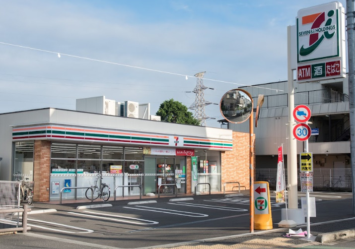 コンビニ　セブンイレブン 百草園駅北口店（コンビニ）まで271m