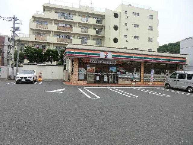 コンビニ　セブン‐イレブン 横浜日吉本町３丁目店（コンビニ）まで212m