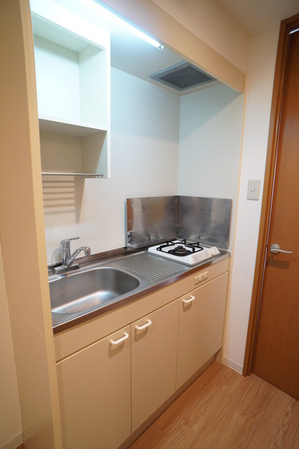 キッチン　参考写真（同建物別部屋のものです）