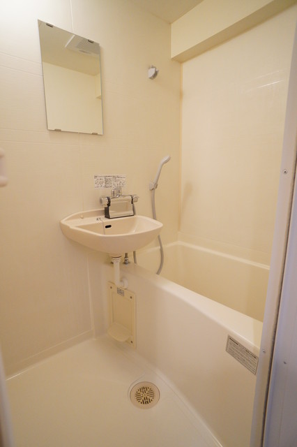 バス・シャワールーム　参考写真（同建物別部屋のものです）