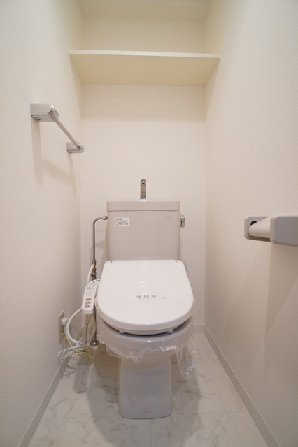 トイレ　参考写真（同建物別部屋のものです）