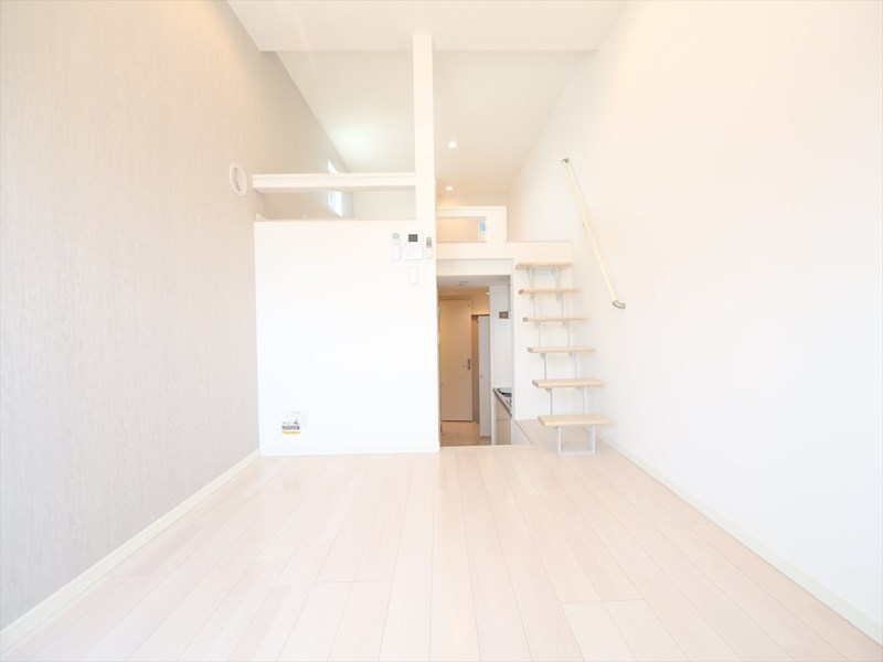 その他　洋室６.1帖　上段ロフト6.2帖（収納でも部屋でも使えます）