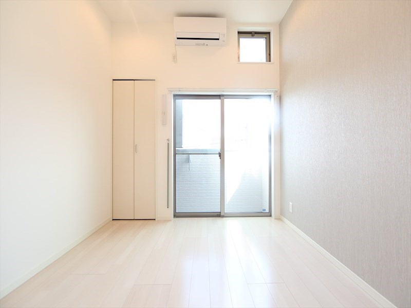 バルコニー　洋室６.1帖　上段ロフト6.2帖（収納でも部屋でも使えます）