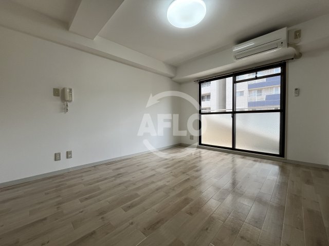 居室・リビング　ラファイン江坂　リビング