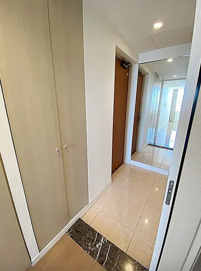 玄関　弊社は都内全域の物件をご紹介可能です！