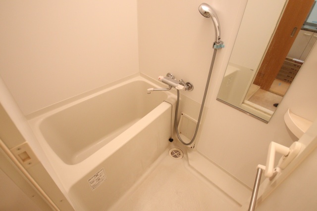バス・シャワールーム　※別室の参考写真の為、現況優先です。
