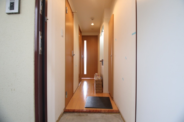 玄関　※別室の参考写真の為、現況優先です。