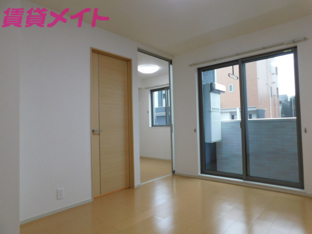 居室・リビング　同物件別室画像