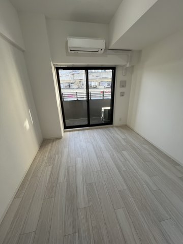 居室・リビング　2階の写真を使用しております。