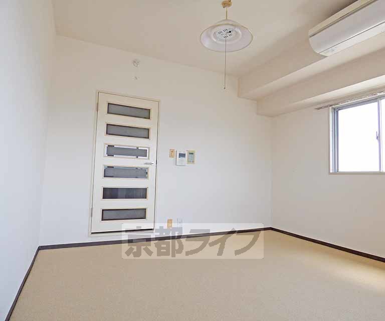 居室・リビング　広々とした室内です。