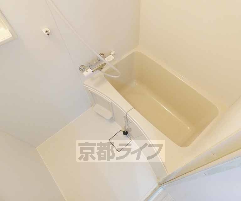 バス・シャワールーム　清潔感のあるお風呂