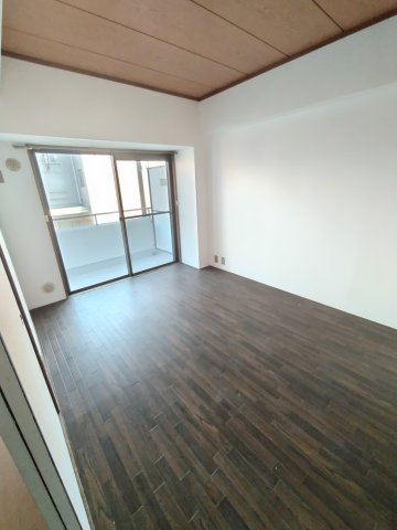 居室・リビング　6帖洋室　2025年12月に和室を洋室にリフォームしています