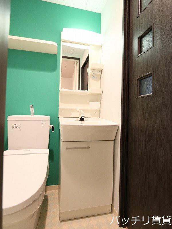 洗面設備　画像は別号室イメージの為、現況を優先いたします。