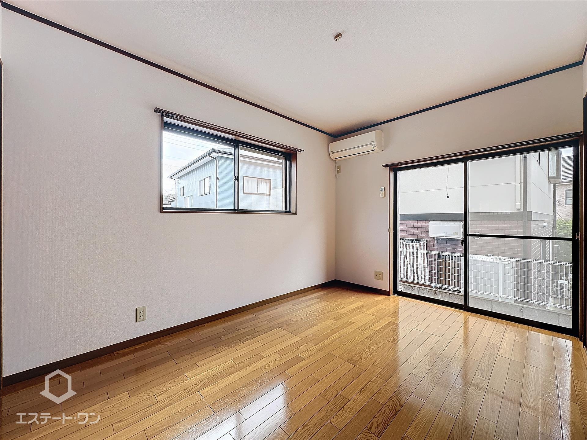 居室・リビング　二面採光で日当たり・風通し良好☆