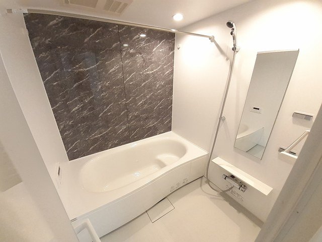 バス・シャワールーム　コンパクトで使いやすいお風呂です