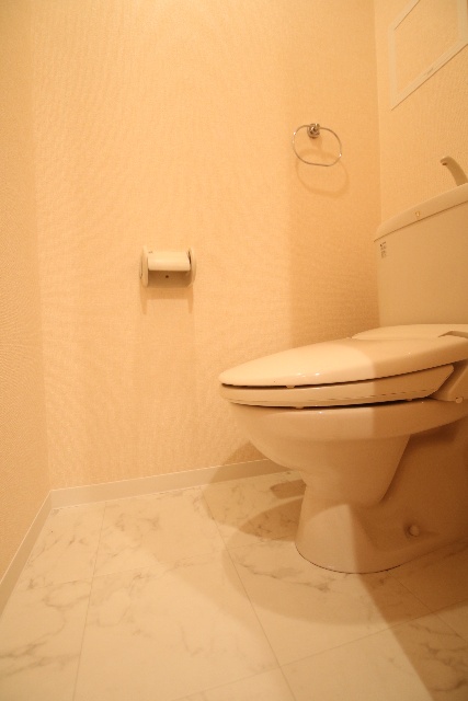 トイレ　※別室の参考写真の為、現況優先です。