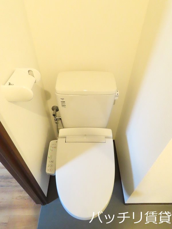 トイレ　同物件別号室の為、現状優先