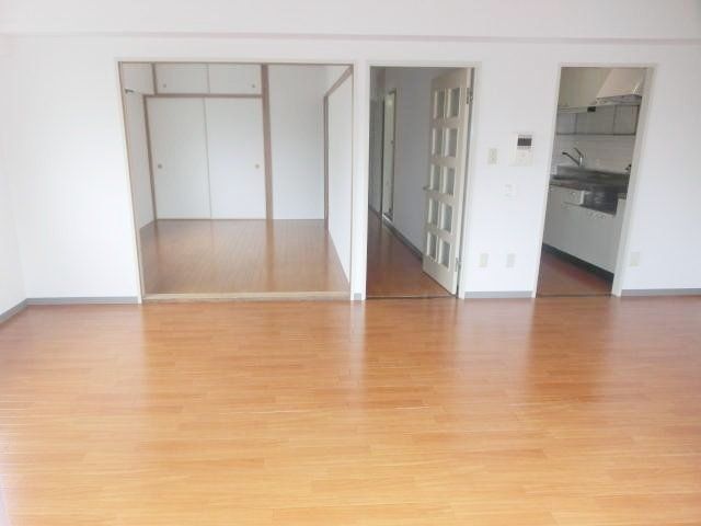 居室・リビング　広々１３．５帖LDK