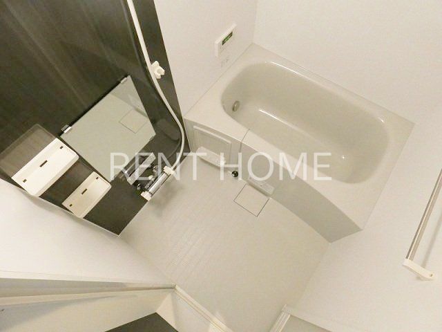 バス・シャワールーム　浴室乾燥機・追い焚き機能付きです