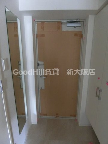 玄関　セレニテ新大阪プリエ