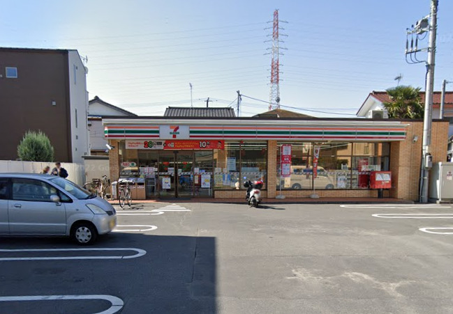 コンビニ　セブンイレブン（コンビニ）まで423m