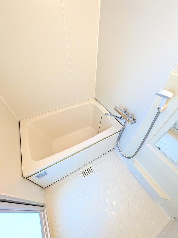 バス・シャワールーム　うれしいバス・トイレ別の間取りです