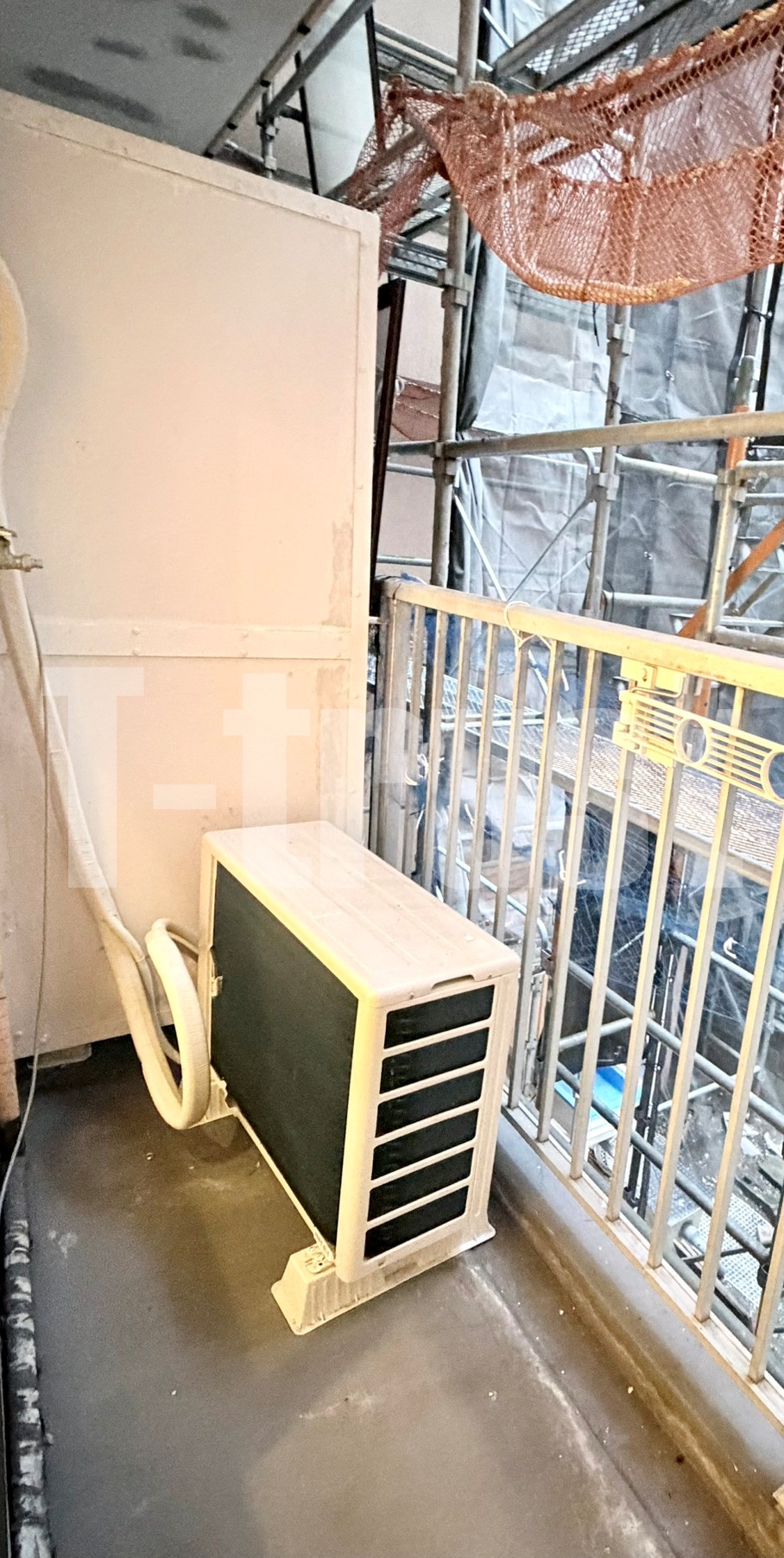 バルコニー　現在外観工事中