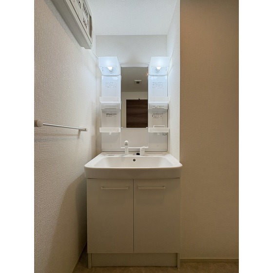洗面設備　※別部屋写真、現況優先