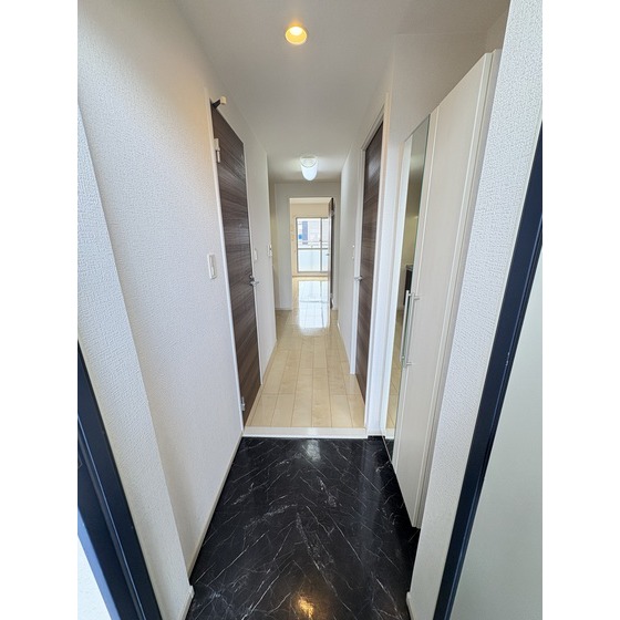 玄関　※別部屋写真、現況優先