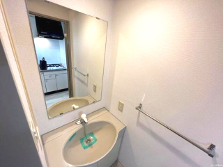 洗面設備　独立洗面化粧台が付いています