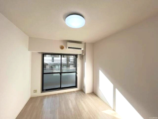 居室・リビング　明るいリビングです