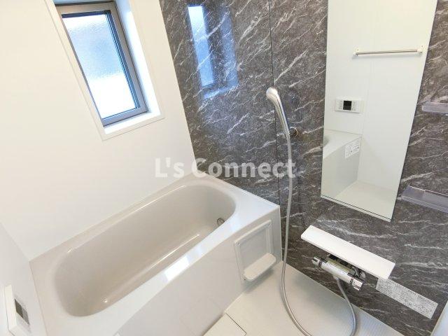 バス・シャワールーム　追焚き、浴室乾燥付きのお風呂。