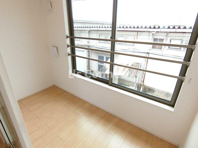 その他部屋・スペース　サンルームで天気を気にせず洗濯できます。