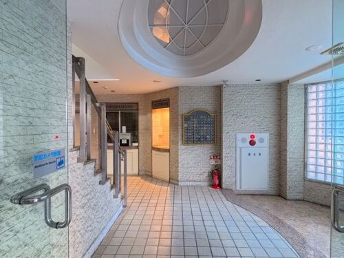 エントランス　広々としたエントランス（2018年7月撮影）