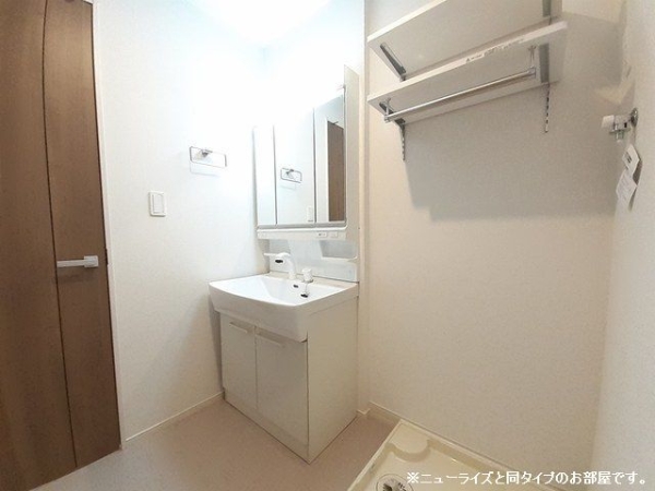 洗面設備　※参考写真　同建築メーカー施工の同間取完成他物件のものです。