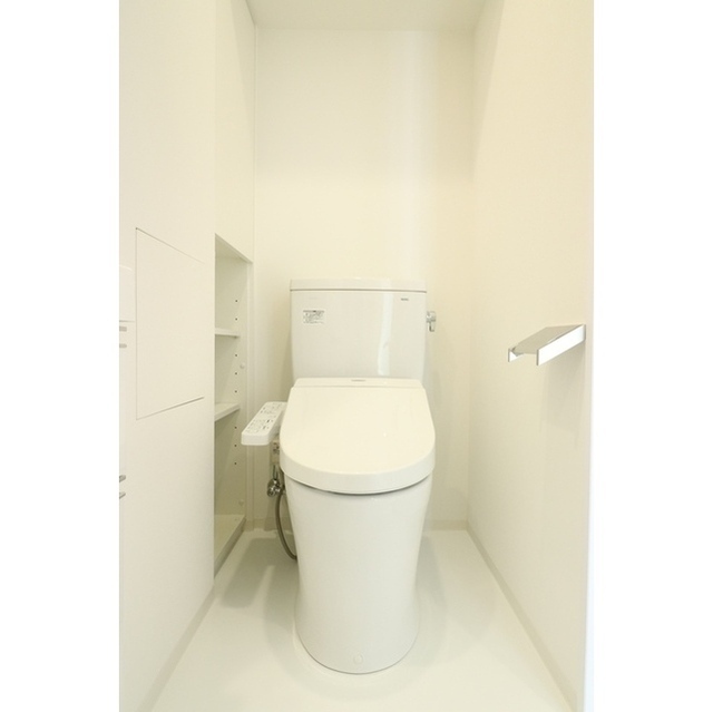 トイレ　※同タイプ　４０１号室の写真となります