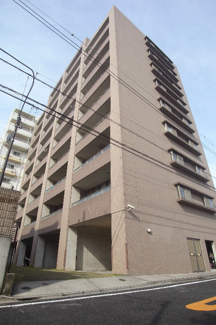 建物外観　１０階建ての賃貸マンション