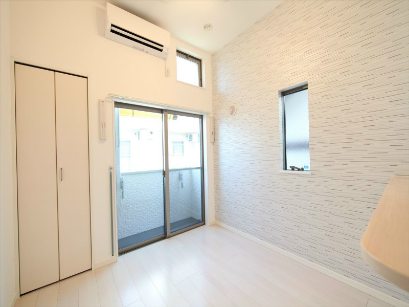 バルコニー　洋室7.7帖　上階ロフト5.6帖（収納でも部屋でも使えます）