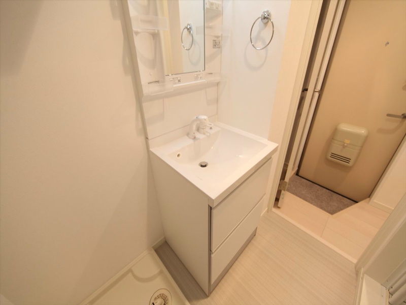 洗面設備　脱衣所　独立洗面台（シャンプードレッサー）洗濯機用意できます