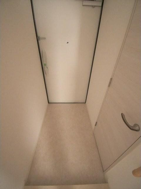 玄関　※別部屋参考写真です