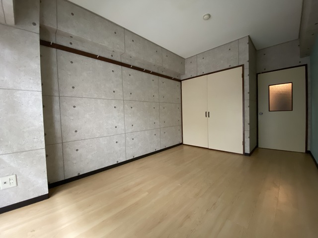 居室・リビング　コンクリート打ちっ放しのお洒落な内装です。