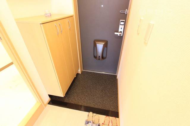 玄関　※別の部屋の写真を流用しています。