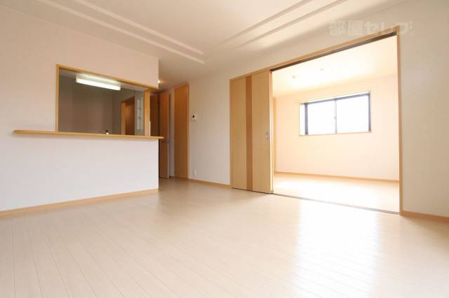 居室・リビング　※別の部屋の写真を流用しています。