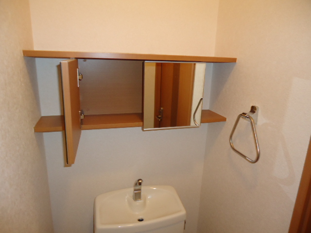 トイレ　トイレ戸棚