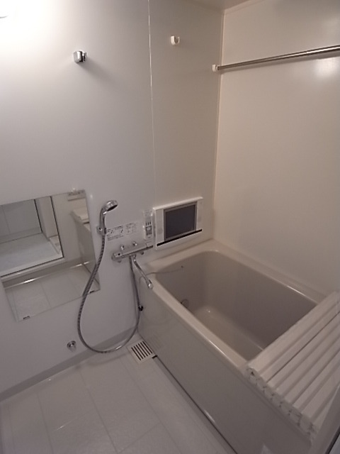 バス・シャワールーム　２人でも十分入浴できる広々なお風呂です