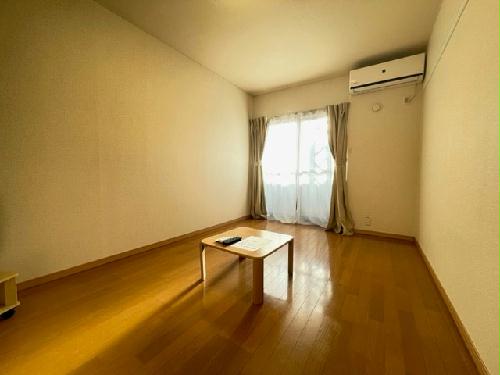 居室・リビング　2F以上はフローリング面がカーペット仕様となります。