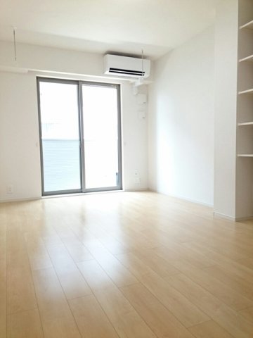 居室・リビング　こちらのリビングで趣味の時間をお楽しみください