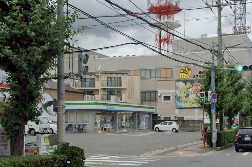コンビニ　ファミリーマート 八尾光南町店（コンビニ）まで73m