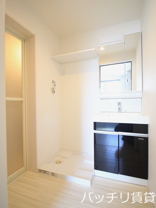 洗面設備　画像は同型イメージの為、現況を優先いたします。