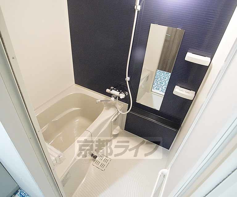 バス・シャワールーム　バスルームです